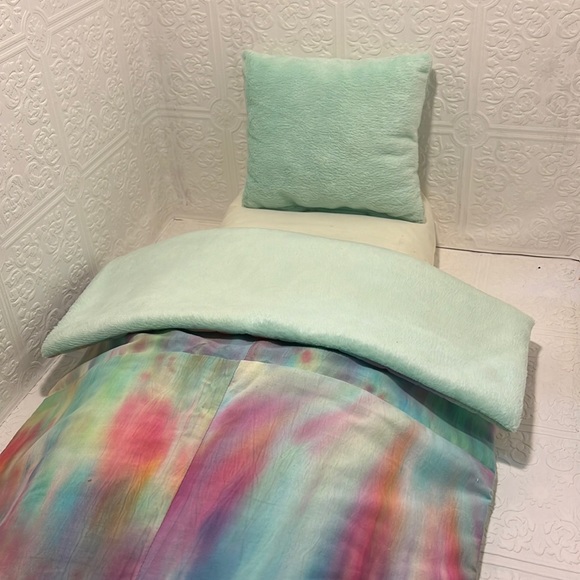 18” doll size tie dye & minky blanket, mattress & matching pillow - Picture 1 of 4
